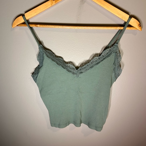 bundle of lacy tanks - Picture 4 of 4